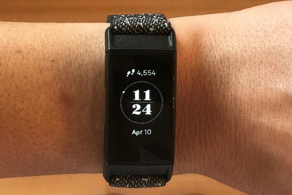 Fitbit Charge 4 Review | Pcmag