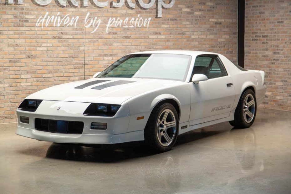 The Camaro Iroc-Z 1Le Is A Red-Blooded '80S Showroom Stock Racer That  Mortals Can Afford - Hagerty Media