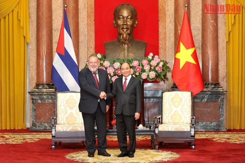 Vietnam Always Stands United With Cuba: President Nguyen Xuan Phuc | Nhan  Dan Online