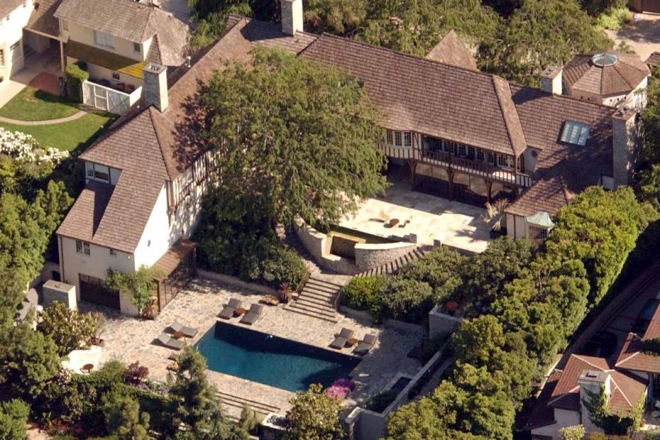 Fabulous Homes Where Jennifer Aniston Has Lived | Family Handyman